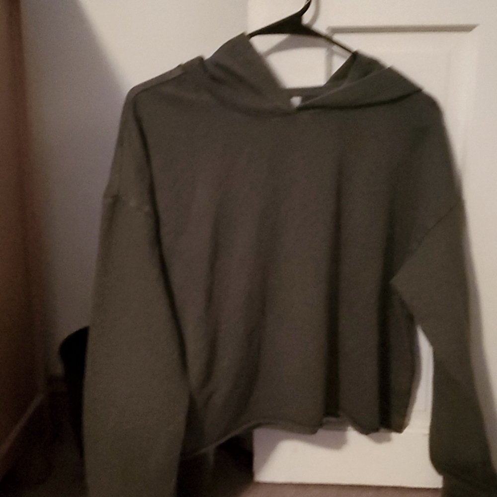 Light weight cropped  sweatshirt